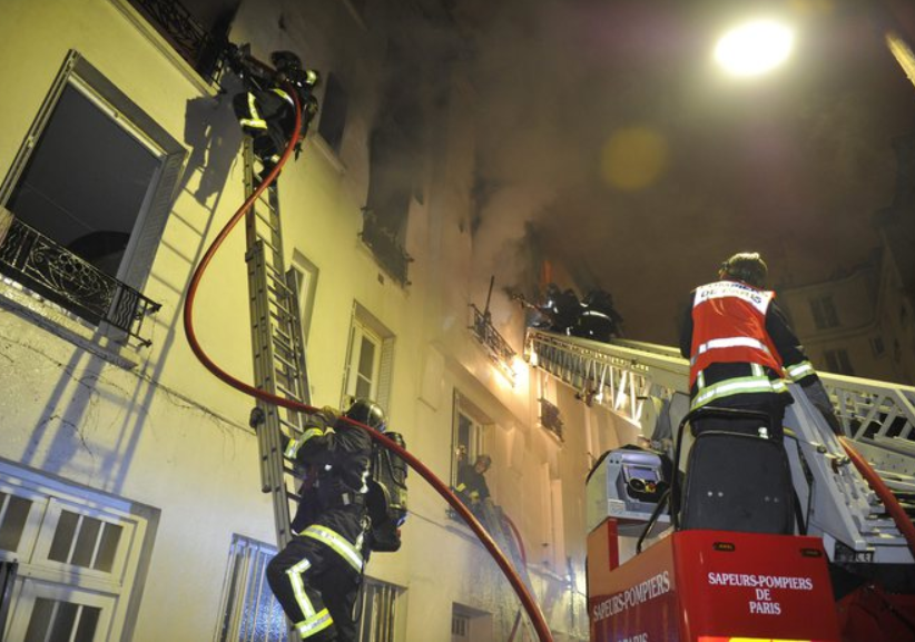 Palazzo in fiamme: 3 morti a Parigi