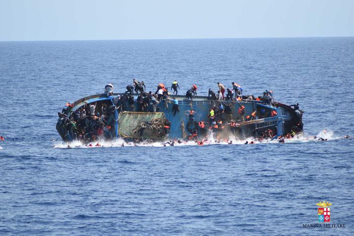 Barcone di disperati affonda nel Mar Egeo: morte 7 persone