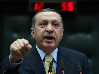 Erdogan ricatta l’Ue: ‘Se ci ostacola mandiamo i profughi’