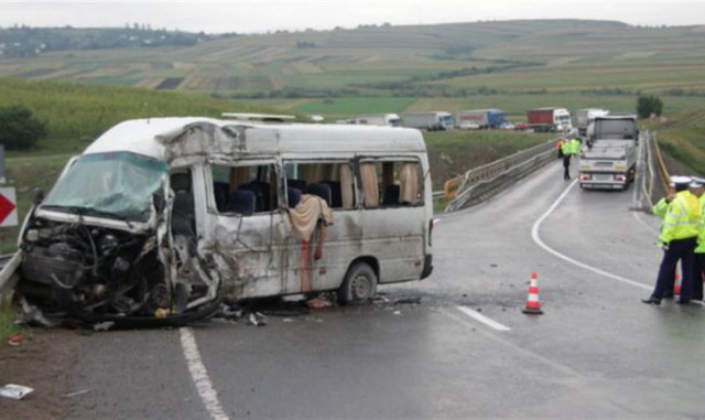 Romania, minibus contro camion: 10 morti e 7 feriti