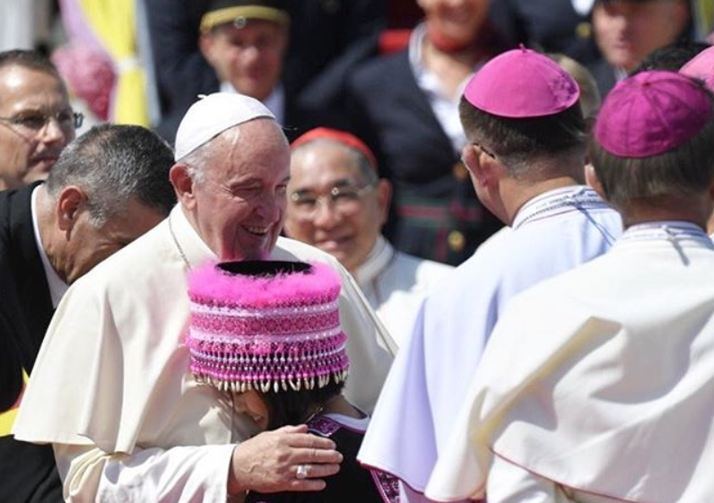 Papa Francesco in Giappone fa appello all’accoglienza
