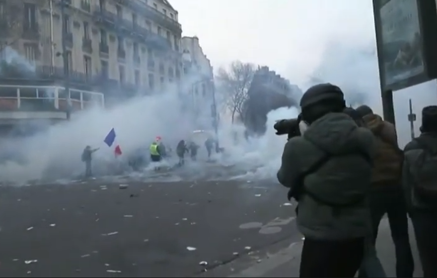 La Francia si ferma per protestare contro Macron