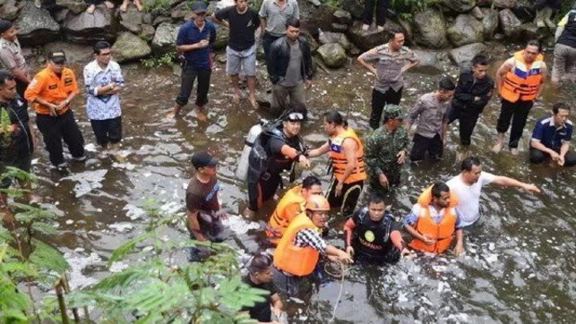 Sumatra, bus in burrone: almeno 25 morti