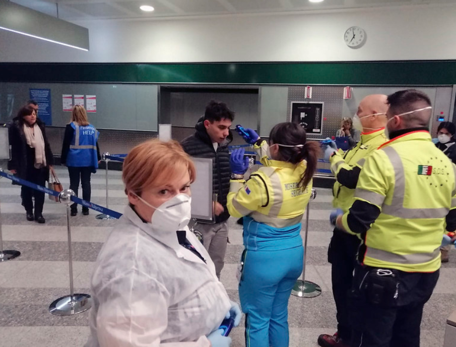 Coronavirus: atterrato in Inghilterra il volo con gli italiani da Wuhan