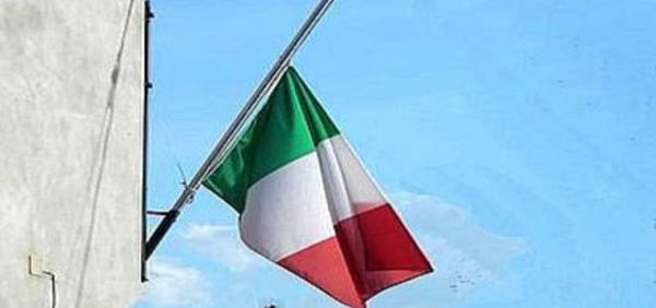 L’Italia si ferma: alle 12 bandiere a mezz’asta in segno di lutto