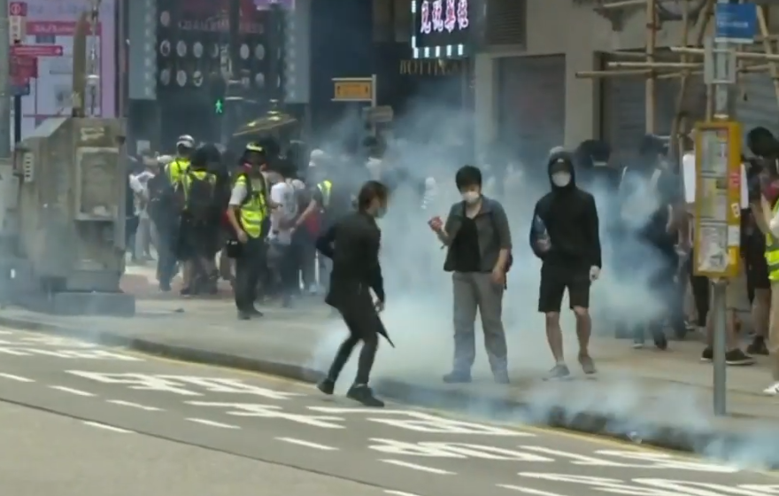 Nuovi scontri ad Hong Kong, almeno 150 arresti