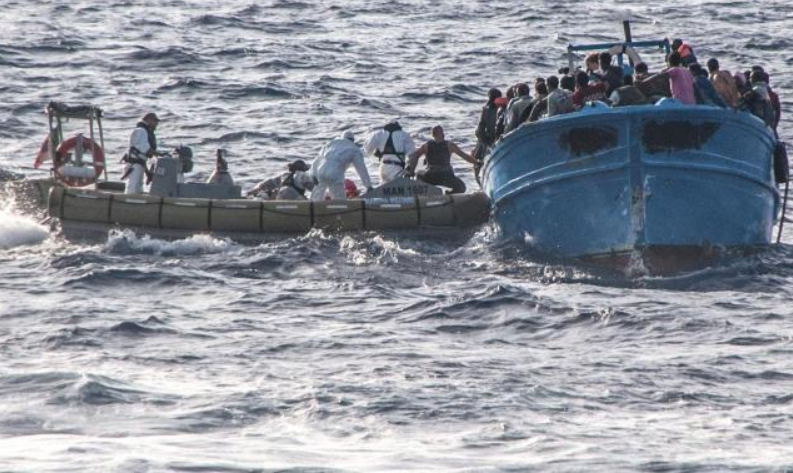 Migranti, barcone in avaria al largo della Libia: 6 morti