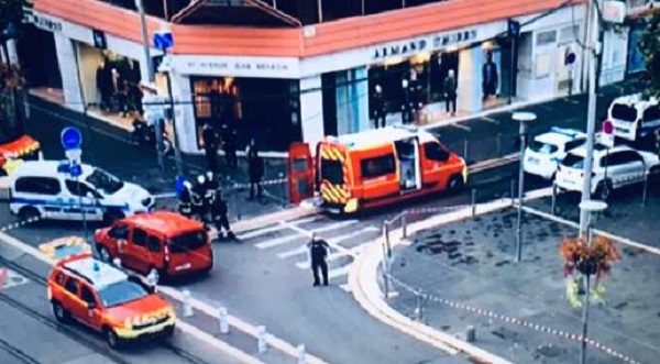 Attacco al coltello a Nizza: almeno 3 morti, donna decapitata