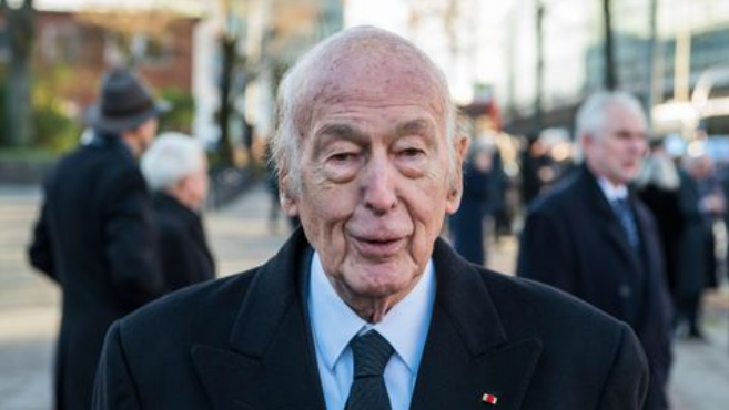 Covid, morto ex presidente francese Giscard d’Estaing