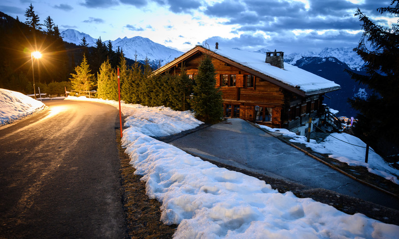 Svizzera: 200 turisti inglesi fuggono dalla quarantena di notte