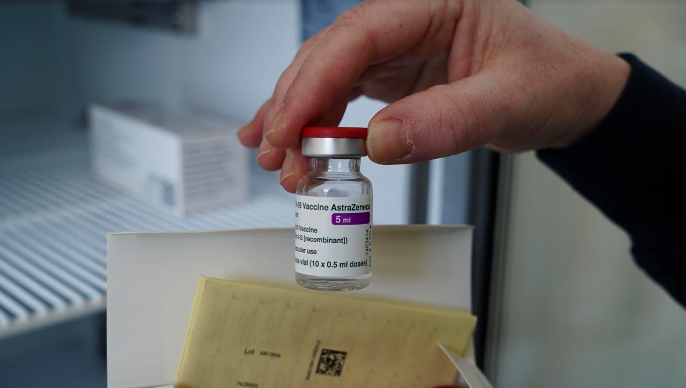 Aifa sospende vaccino AstraZeneca