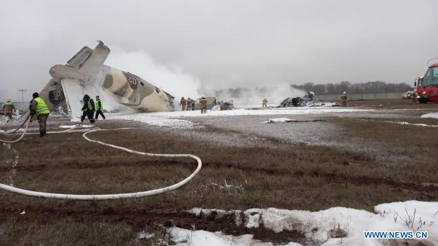 Kazakistan, aereo si schianta durante l’atterraggio ad Almaty: almeno 4 morti