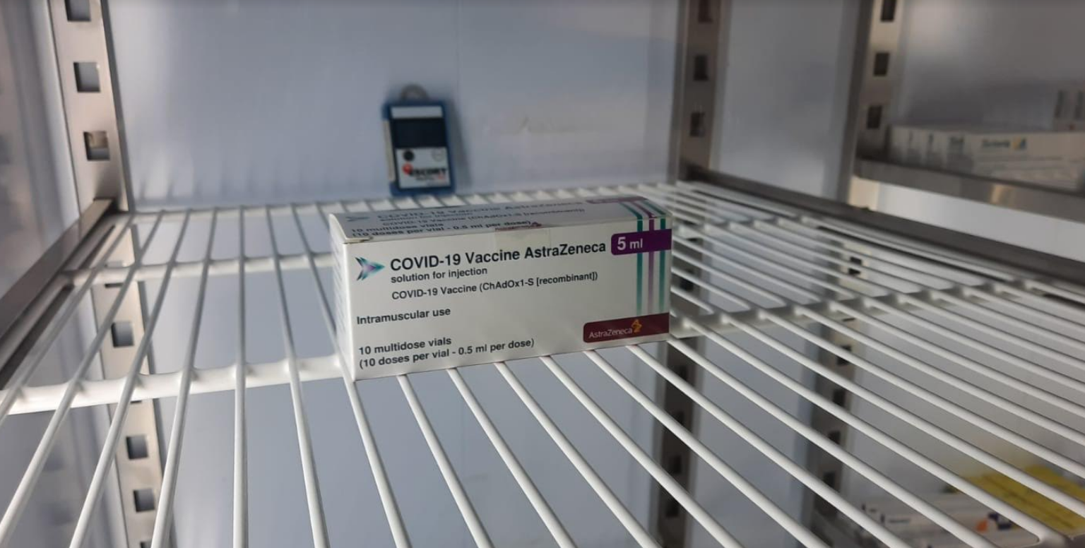 Vaccino AstraZeneca: l’ANSM conferma un rischio di trombosi rara