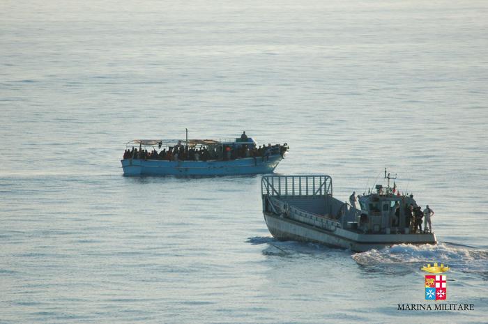 Lampedusa, sbarcati altri 635 migranti nella notte