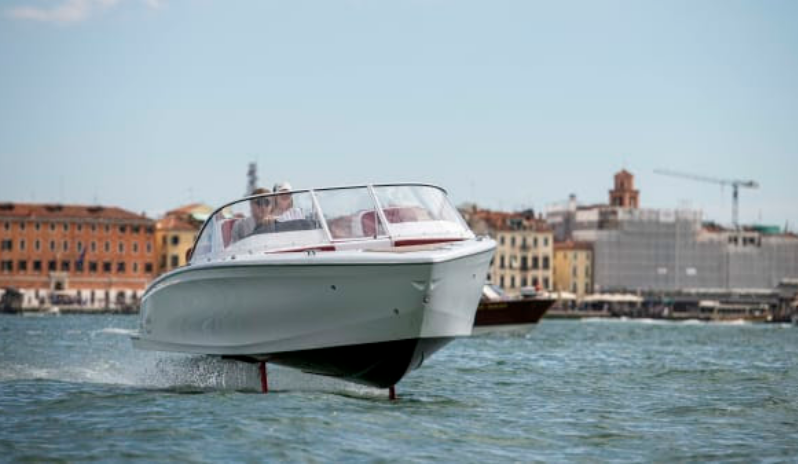 The electric Candela C-7 fly on the canals of Venice