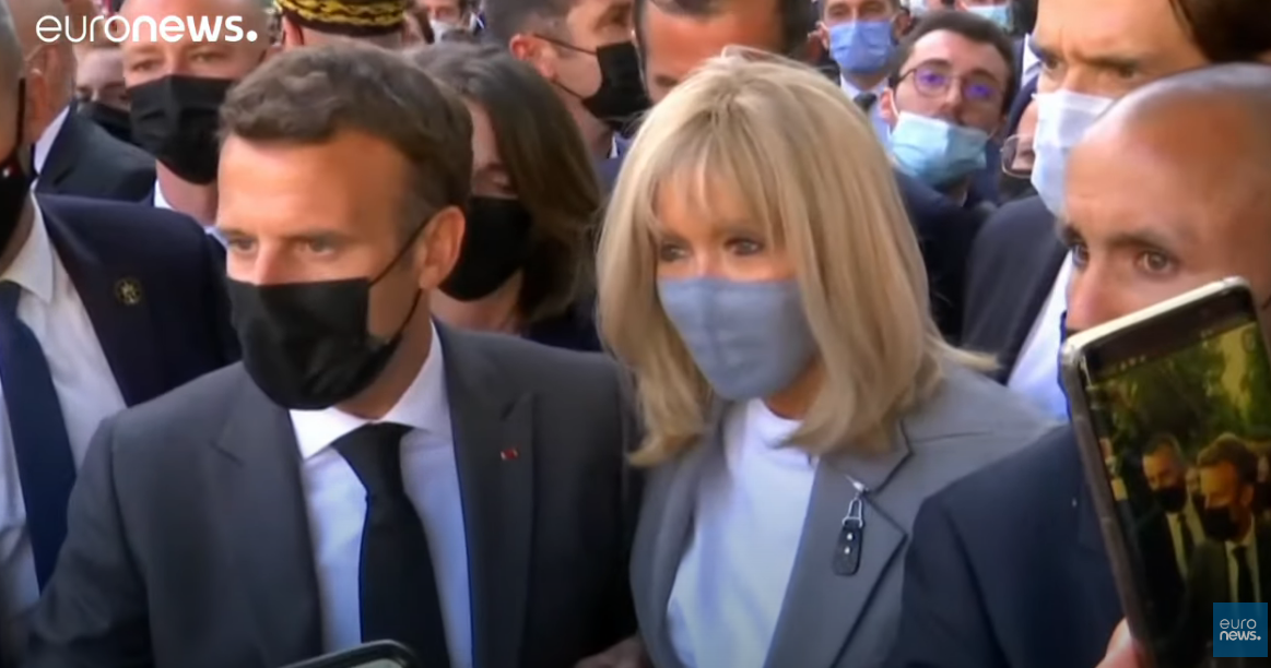 Schiaffo a Macron, il presidente francese “non ho avuto paura”