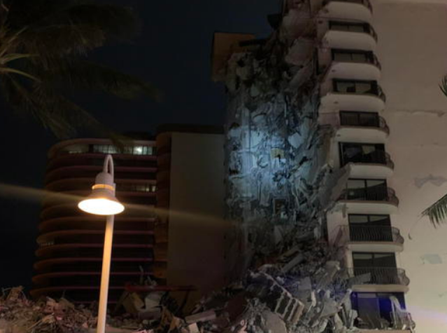 Miami, crolla una parte di palazzo