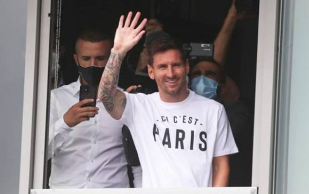 Messi è un calciatore del Psg: visite mediche e dopo il saluto ai tifosi