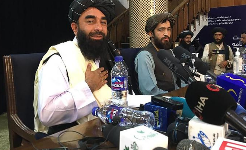 Crisi in Afghanistan, i talebani: “Basta nemici, ma ritorniamo alla Sharia”