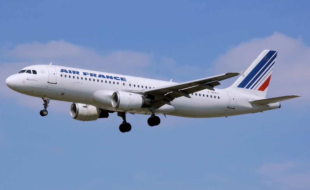 Atterraggio d’emergenza: dopo il decollo aereo Air France torna indietro