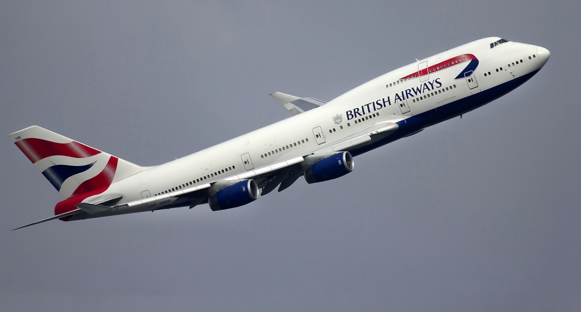 Donna muore sull’aereo per Londra: pilota costretto all’atterraggio di emergenza