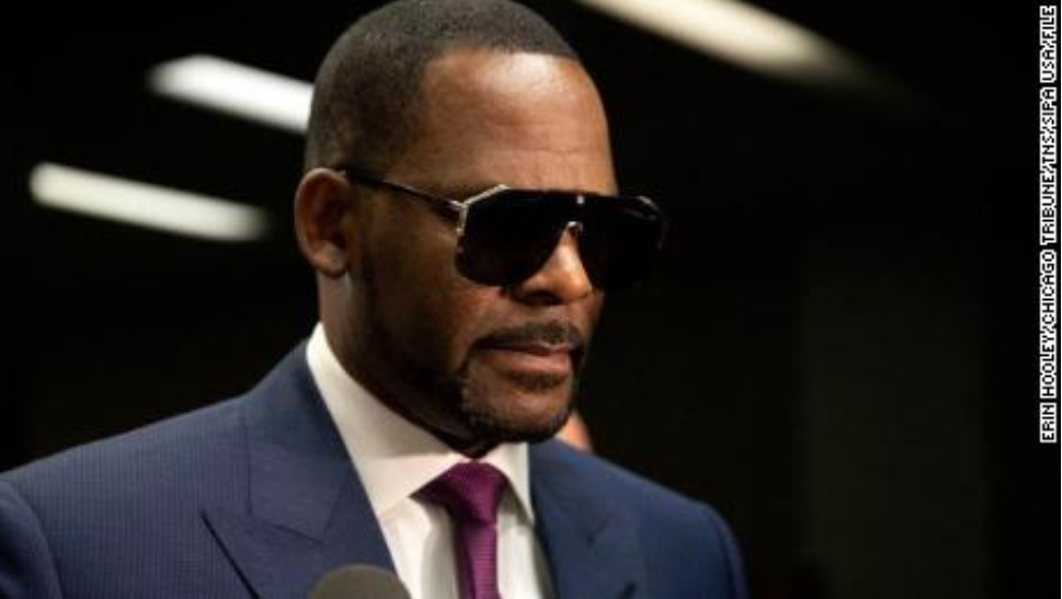 Il cantante R. Kelly condannato per abusi e sfruttamento sessuale