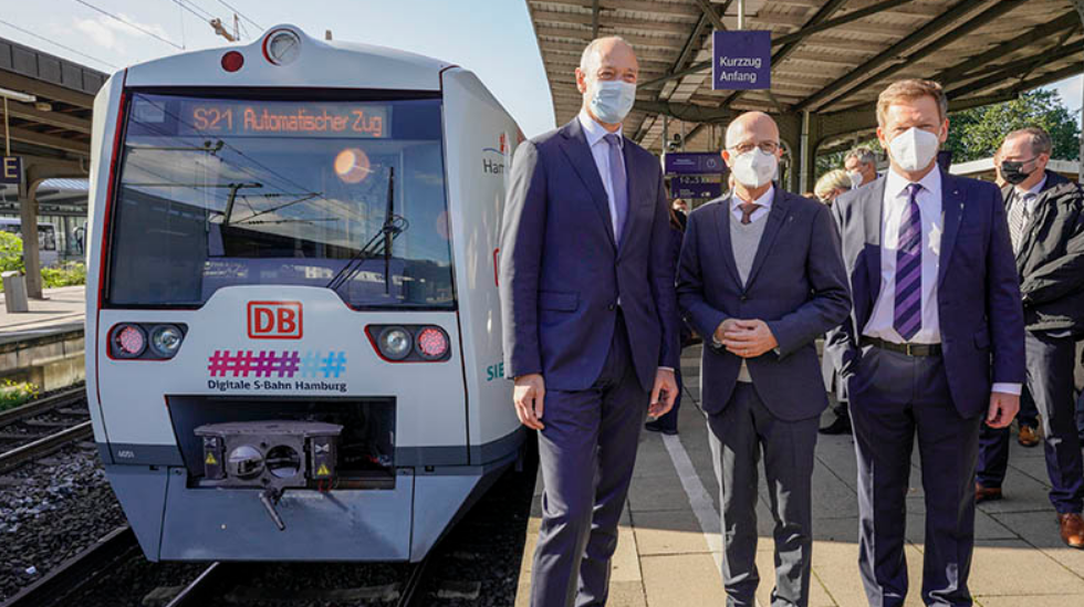 Anteprima mondiale: il treno senza conducente fa il suo primo viaggio ad Amburgo in Germania