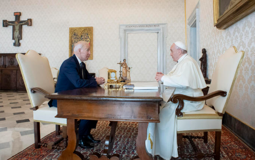 “E’ bello tornare qui”, Biden incontra Papa Francesco in Vaticano