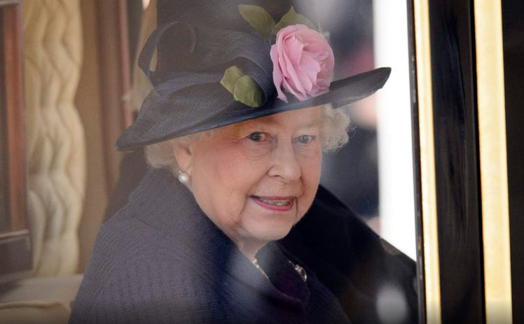 Gb: regina Elisabetta ha trascorso notte in ospedale
