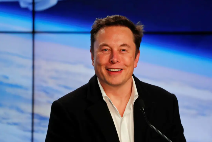 Elon Musk vende 5 miliardi di dollari di azioni Tesla