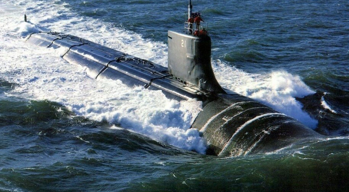 Sottomarino Usa sbatte contro una montagna nel mare