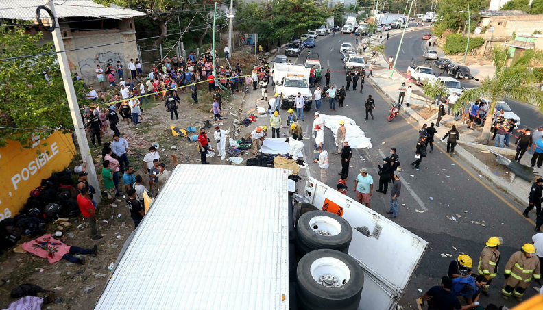 Messico: scontro tra due camion con a bordo migranti, almeno 53 morti