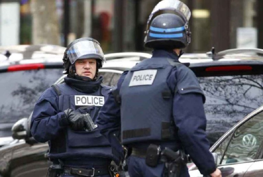 Parigi, due donne prese in ostaggio in un negozio