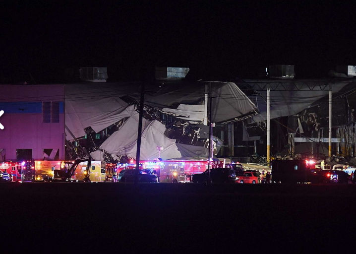 Tornado negli Usa: 2 vittime, 100 operai Amazon bloccati in magazzino