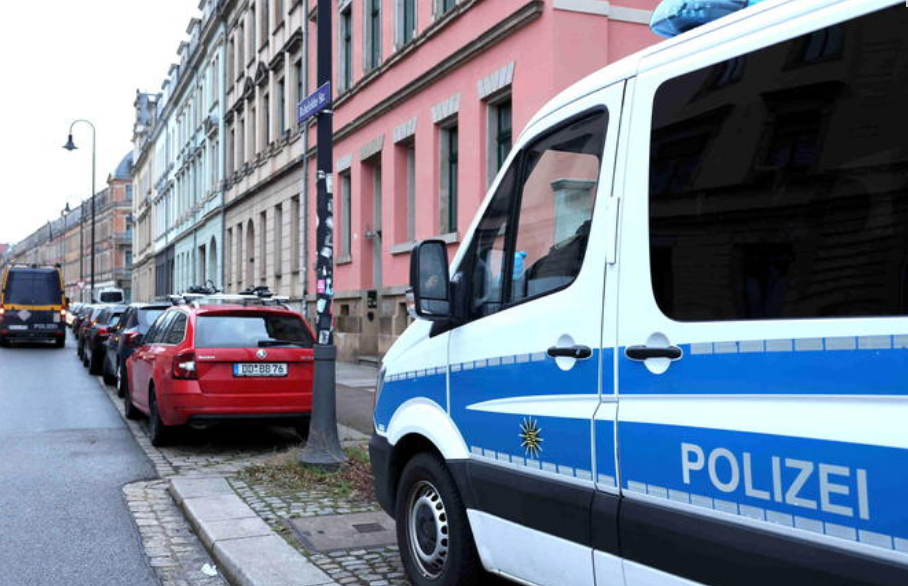 Germania, uccisi due poliziotti: caccia ai killer