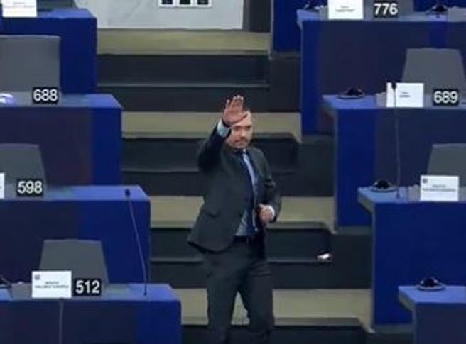 Saluto nazista nel Parlamento europeo
