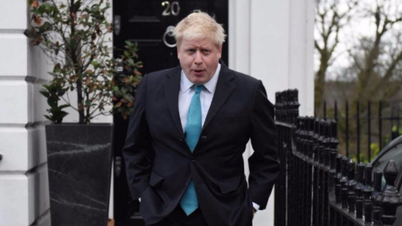 Il premier britannico Boris Johnson è sempre più nei guai