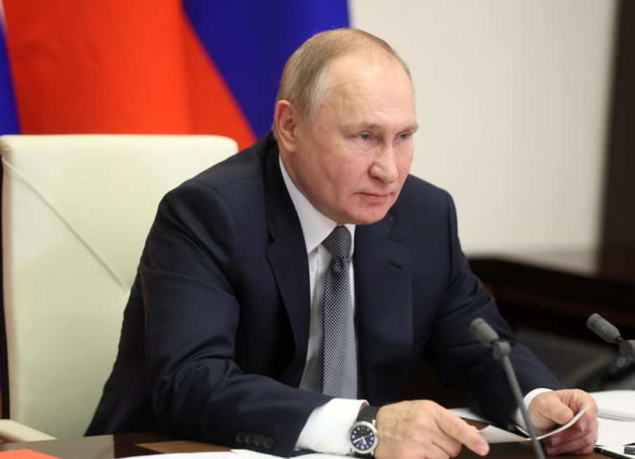 Putin al Governo: “Paese più forte”