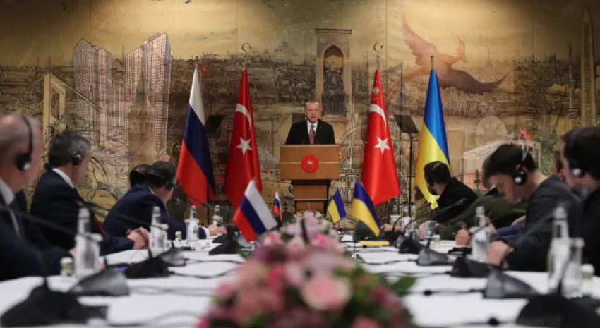 Ucraina, riprende il negoziato a Istanbul: “Garantire un cessate il fuoco”