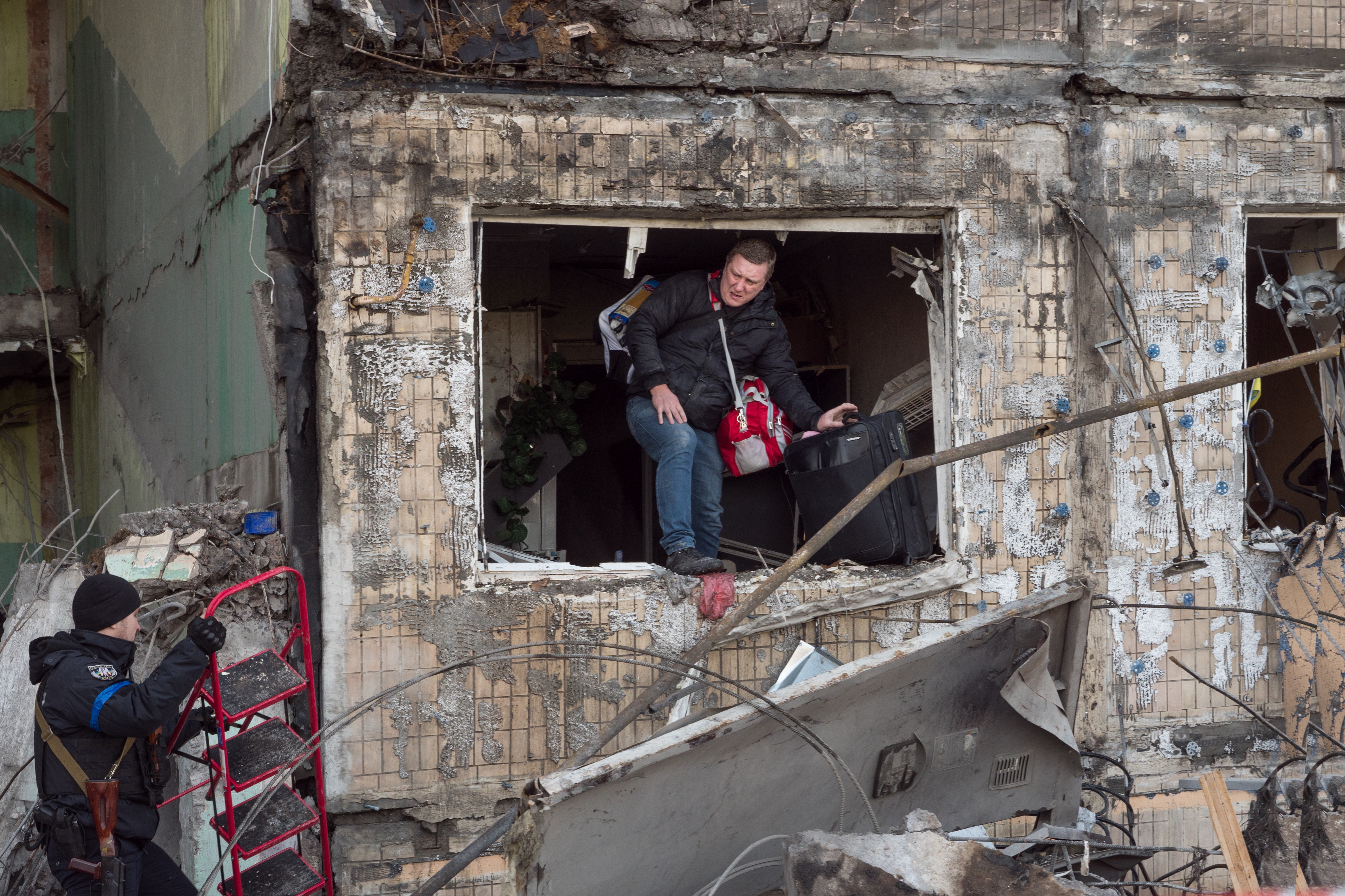 Ucraina: continuano bombardamenti russi, tagliata energia