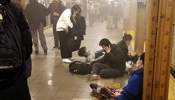 Spari nella metropolitana di New York: 13 feriti