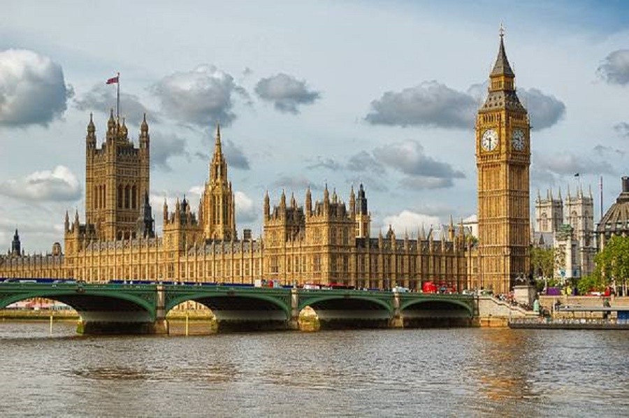 Londra, deputato si dimette per aver guardato video porno a Westminster