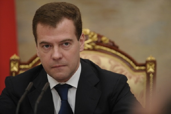 Medvedev all’attacco dei leader europei: “In visita a Kiev fan di rane, wurstel e spaghetti”