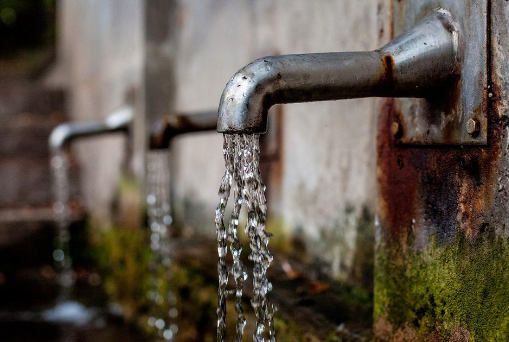 Francia, allarme siccità: comuni senza acqua potabile