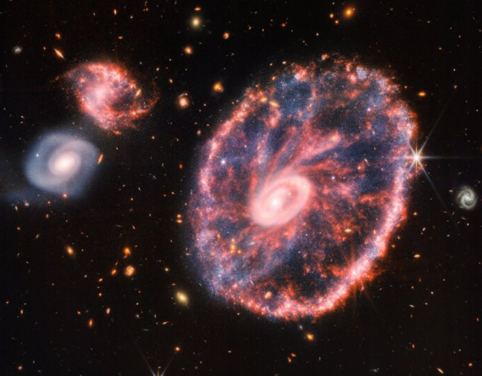 Telescopio Webb: le nuove foto della galassia Ruota di carro