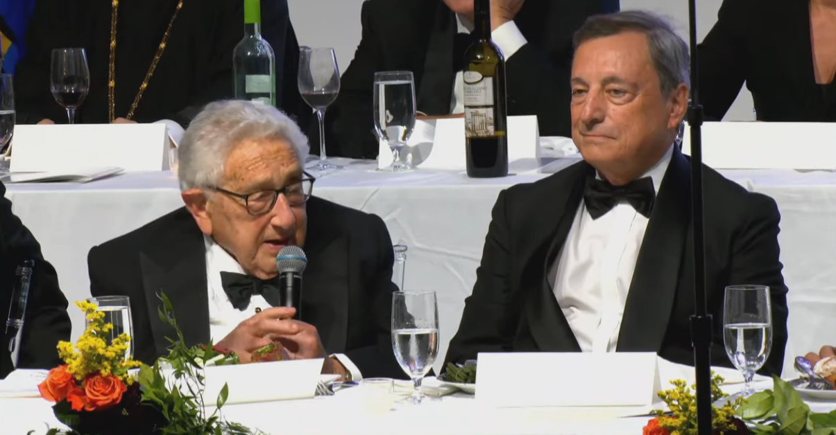 Mario Draghi premiato a New York come statista dell’anno