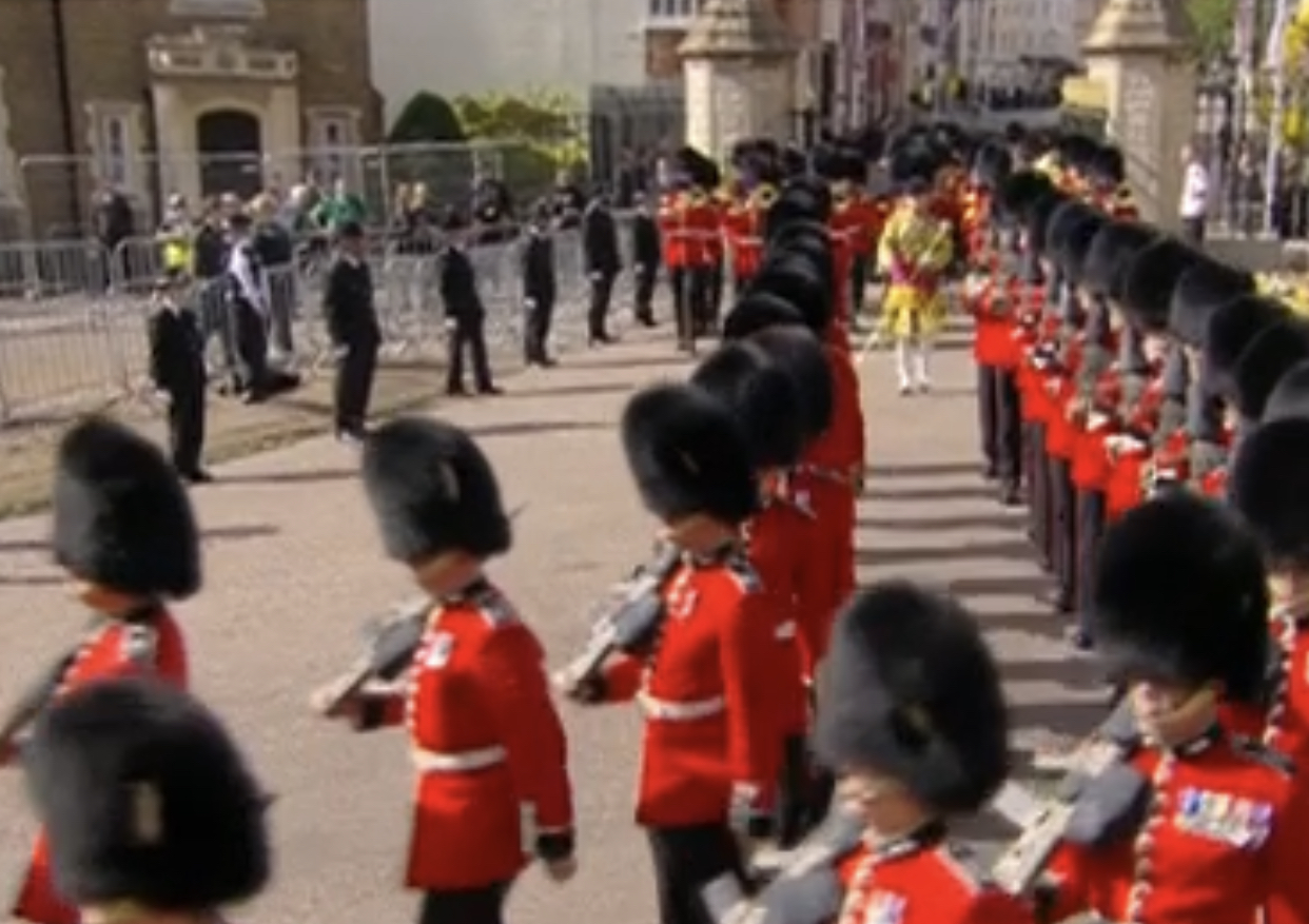 Elisabetta II, funerale al termine: il feretro da Westminster a Wellington Arch