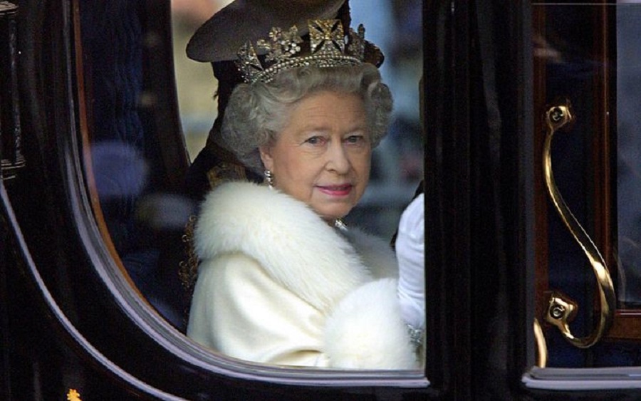 Elisabetta II, oggi l’addio a Westminster. Carlo: “Toccati dal tributo a mia madre”