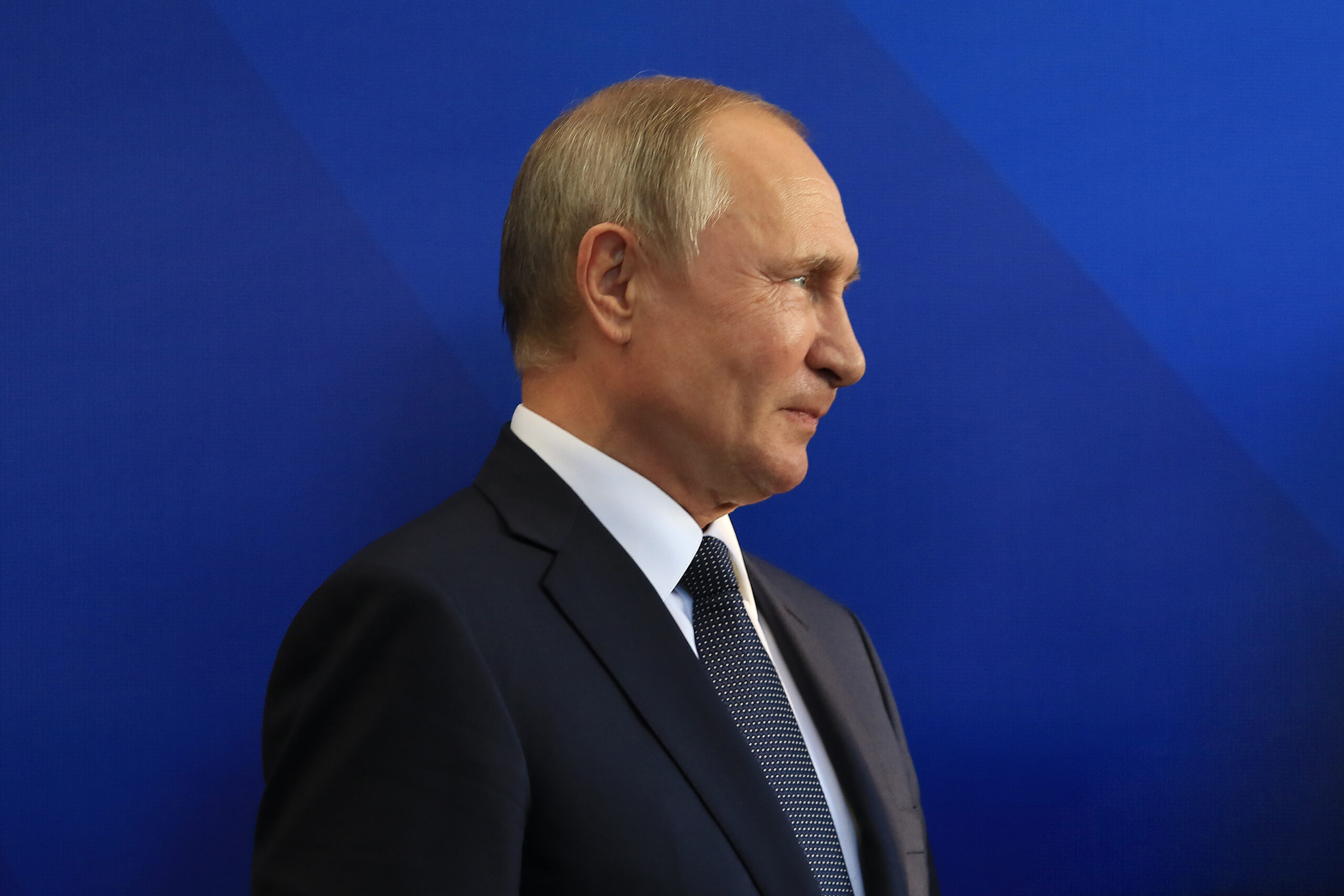 Putin: febbre sanzioni minaccia mondo intero, impossibile isolarci