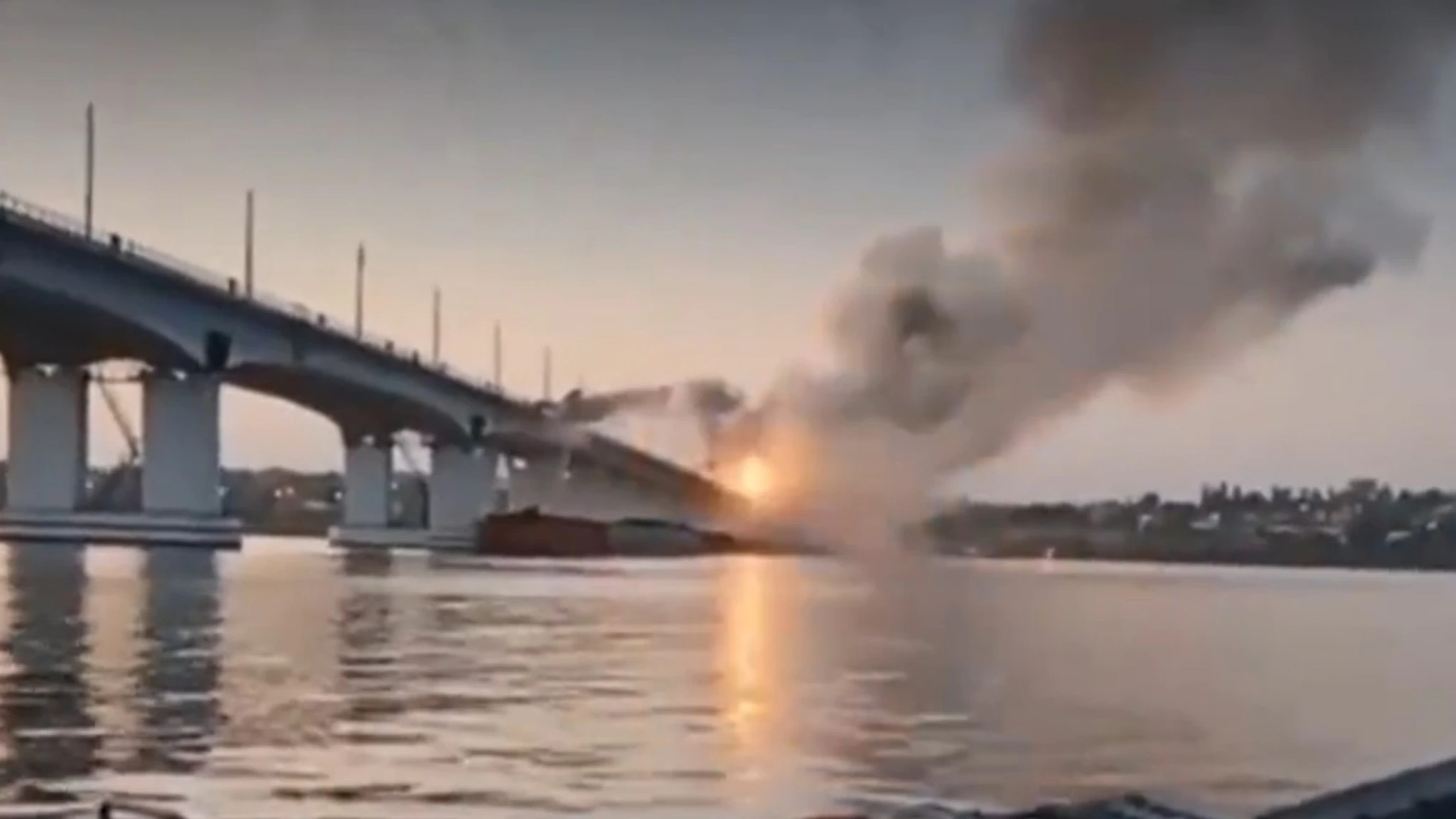 Quattro vittime sul ponte Antonovsky, Zelensky vince il Premio Sacharov